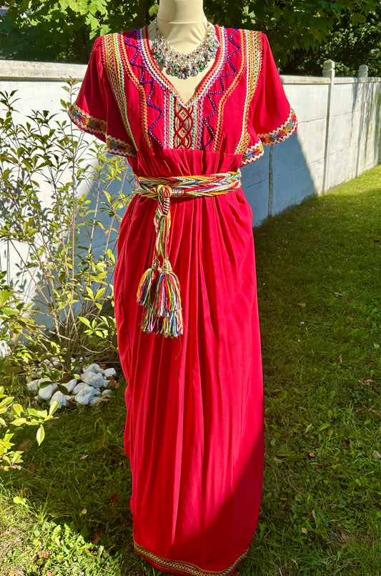 Robe kabyle rouge élégante