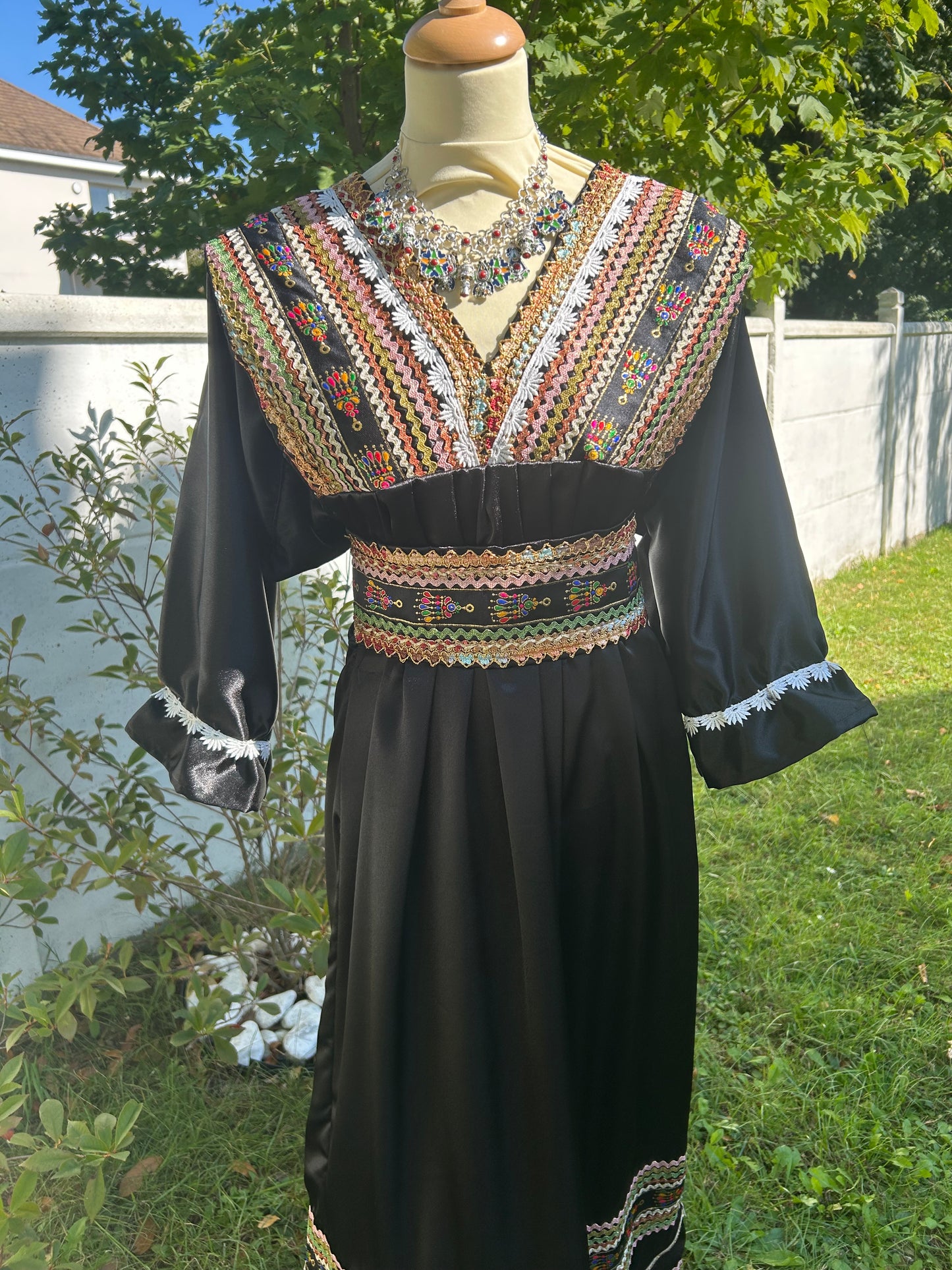 Robe kabyle col V décolleté