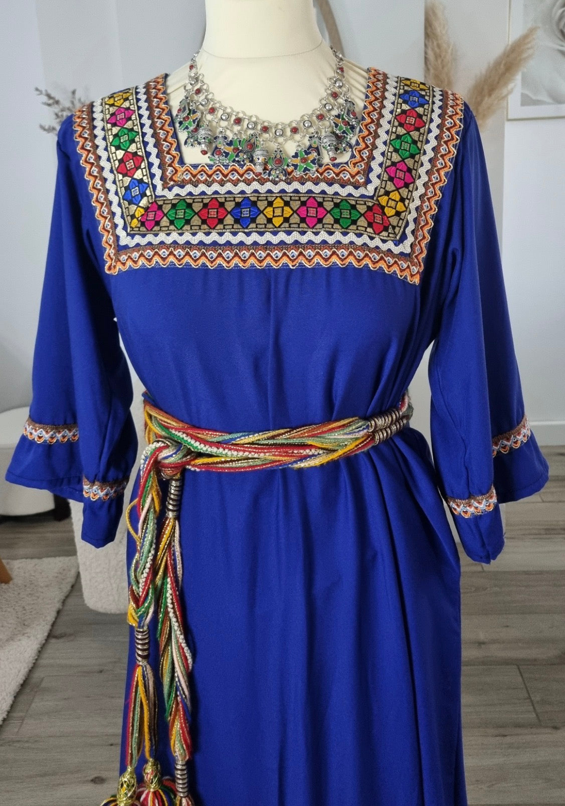Robe kabyle Leyna – élégance traditionnelle et confort
