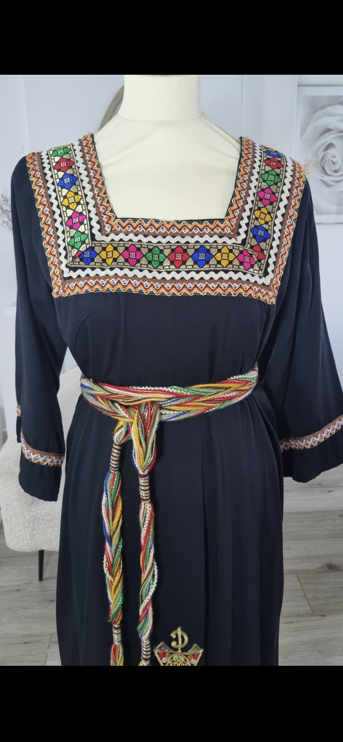Robe kabyle Leyna – élégance traditionnelle et confort