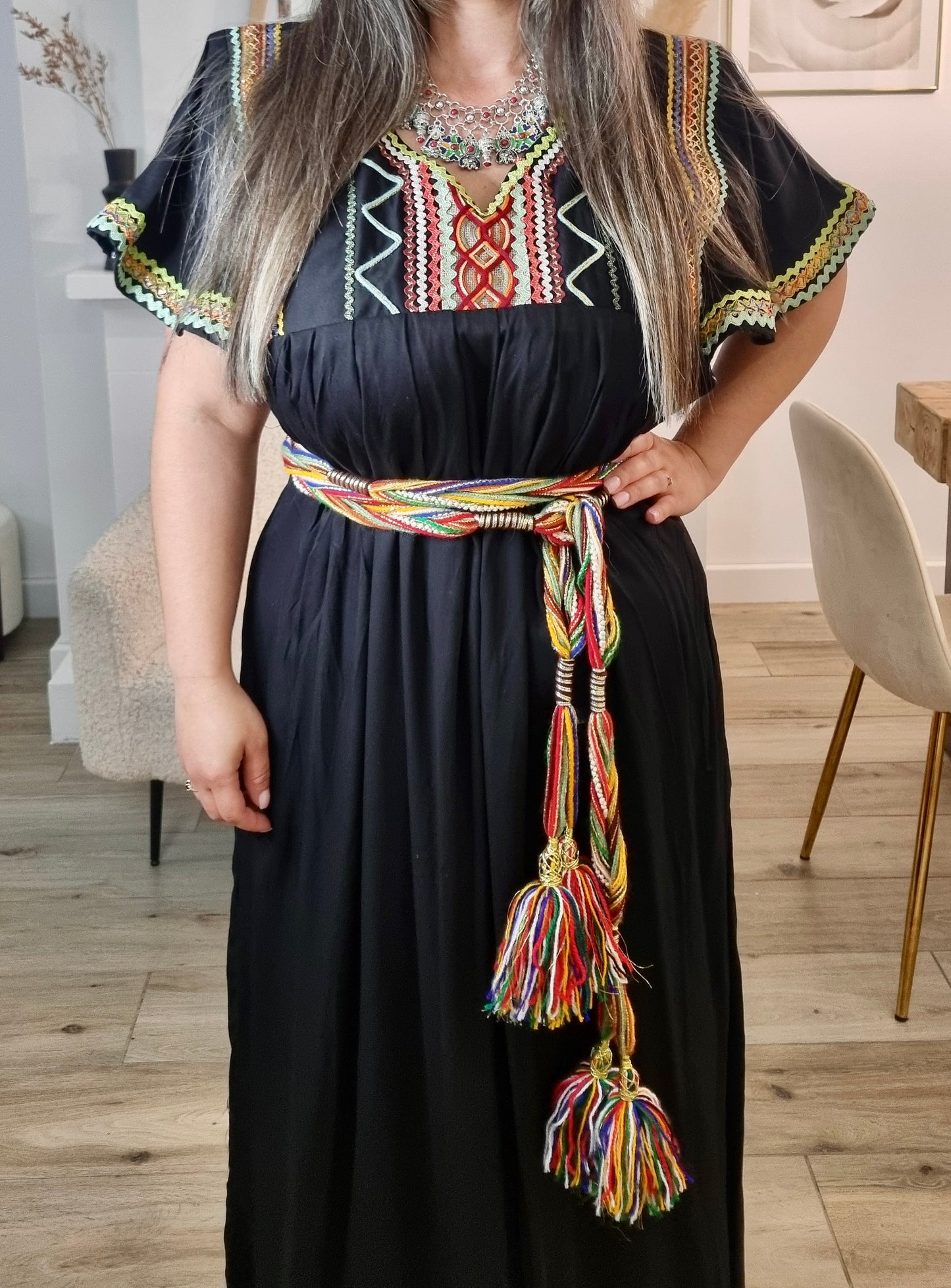Robe kabyle noire col v