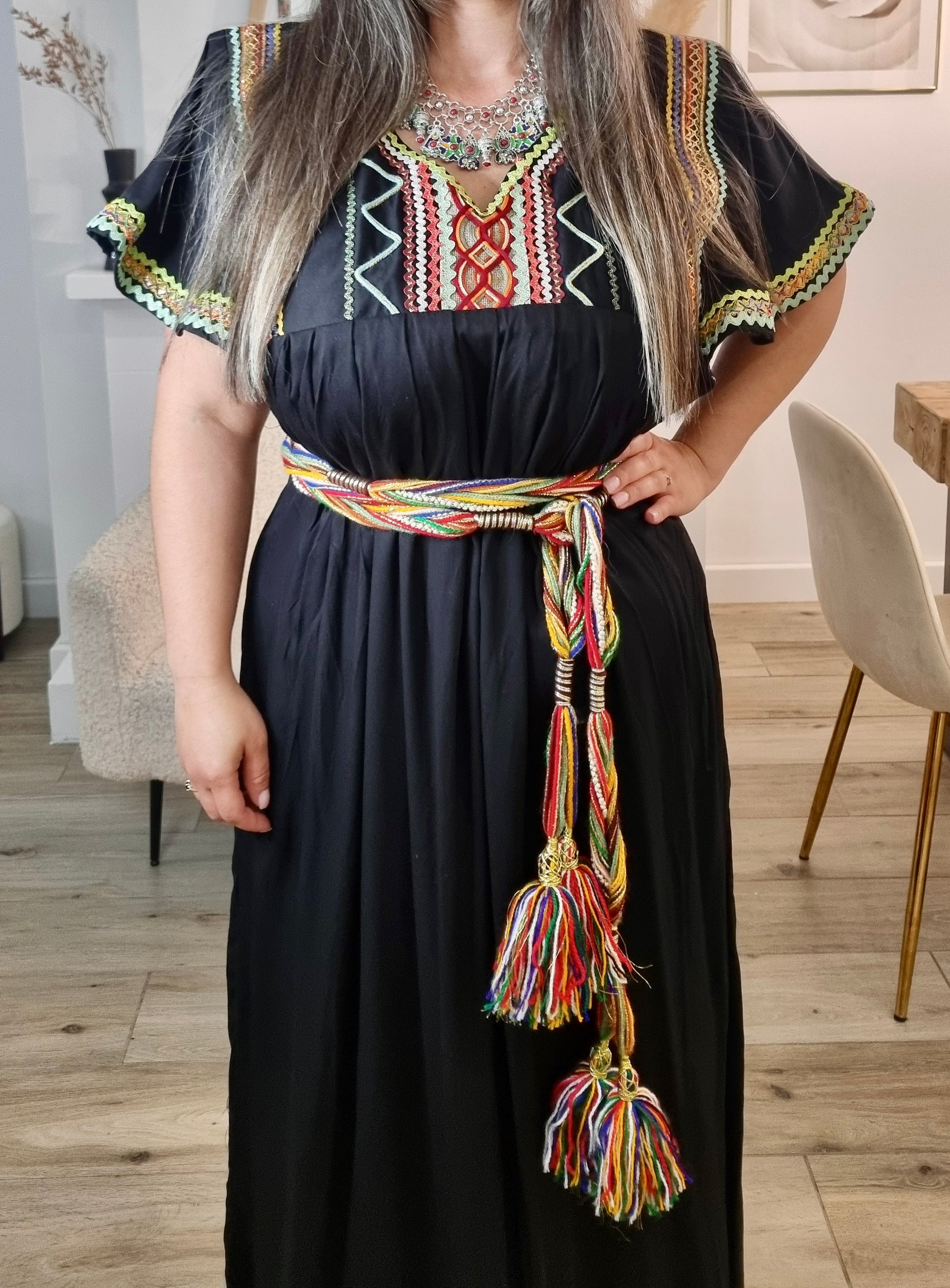 Robe kabyle noire col v