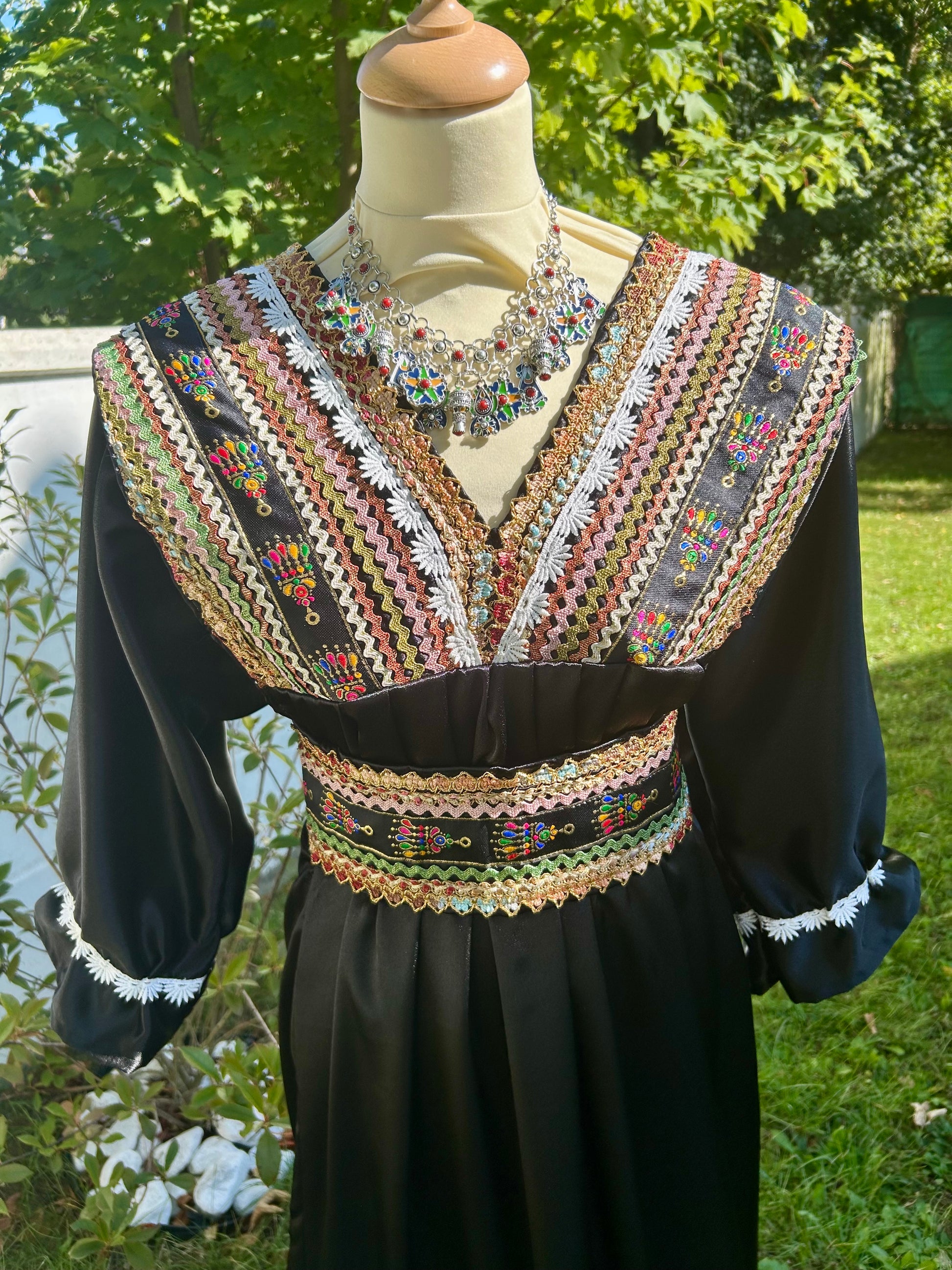 Robe kabyle brillantes pour événement fête 