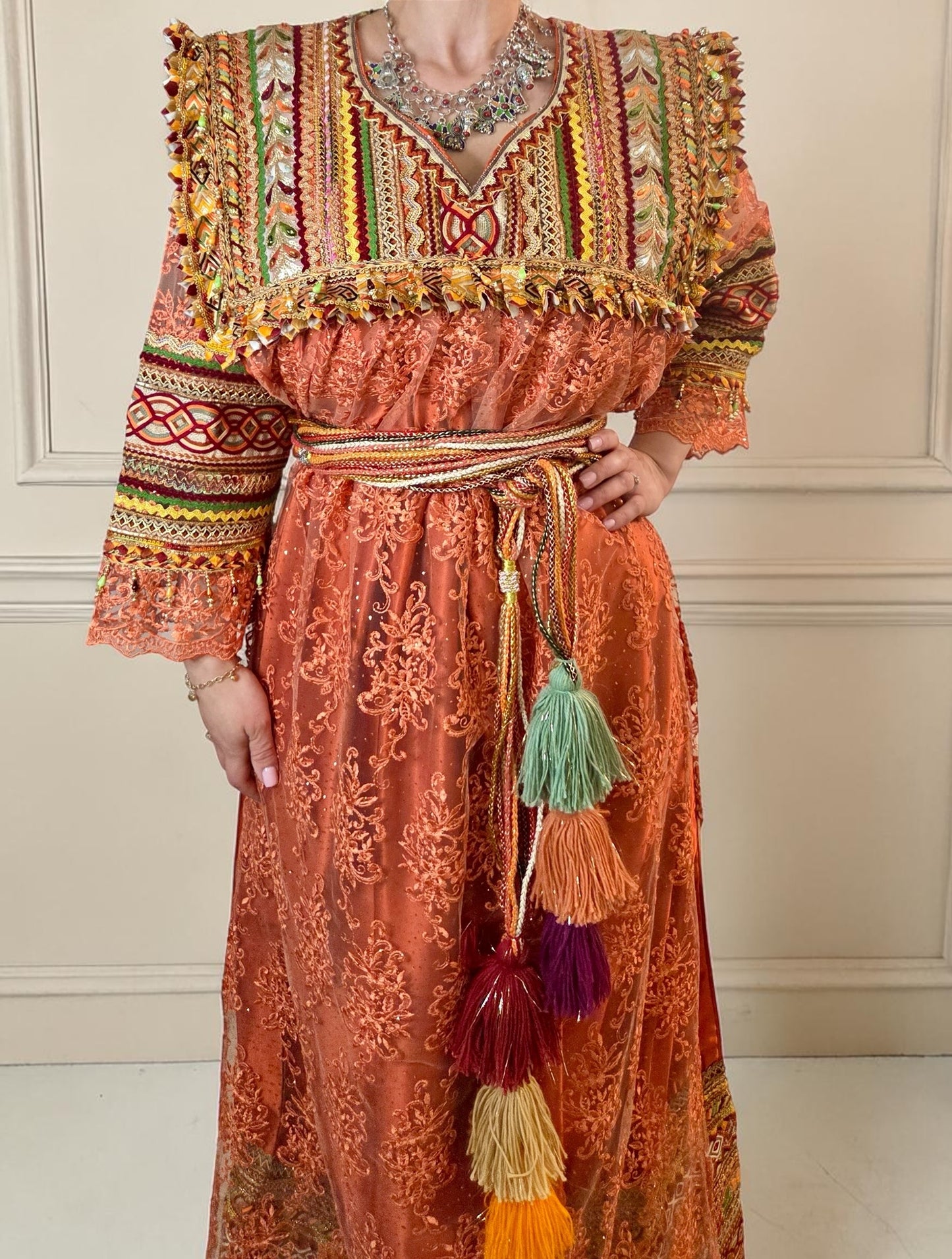 Robe kabyle Lyna dentelle - Robe élégante pour mariage