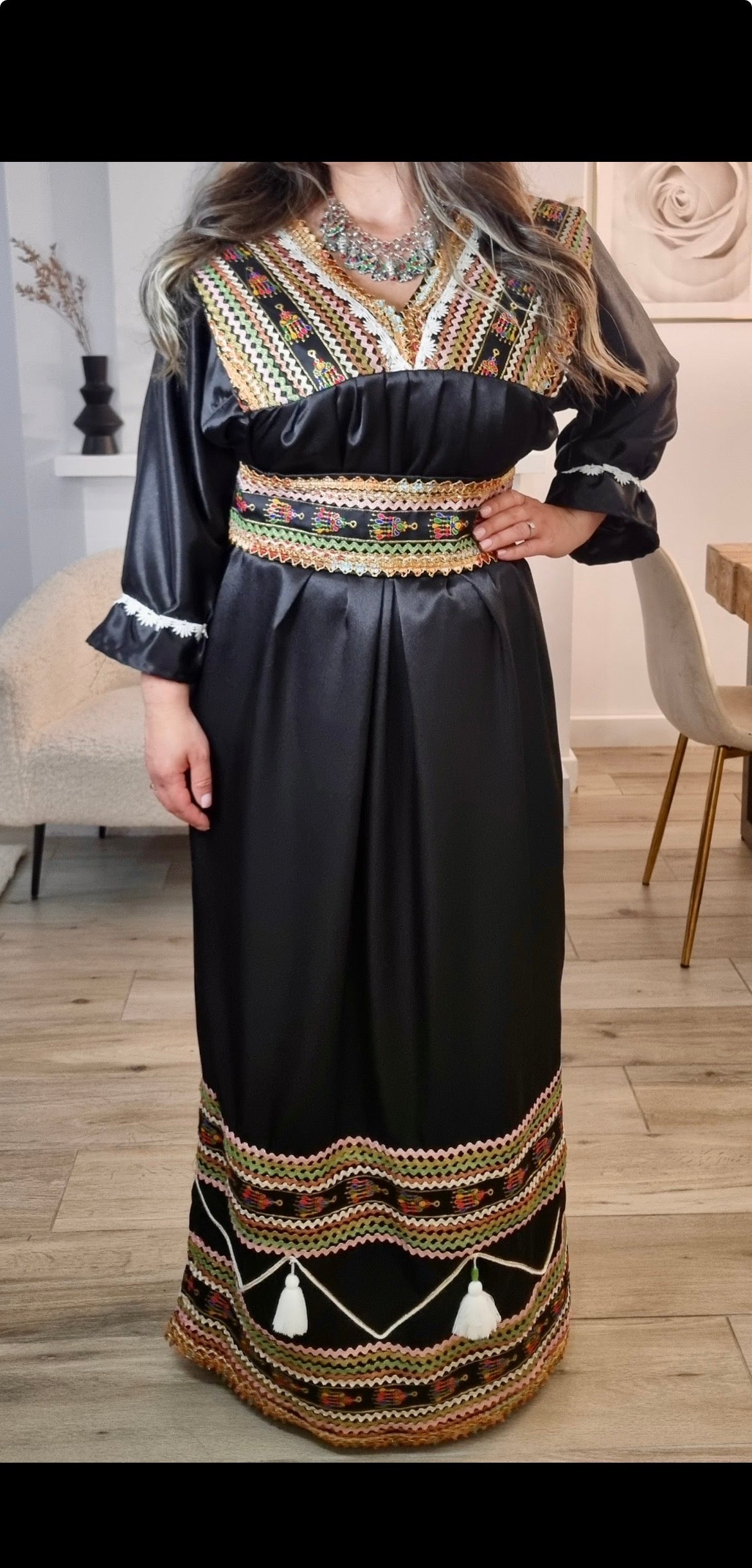 Robe kabyle noire « Maje » – élégance et féminité