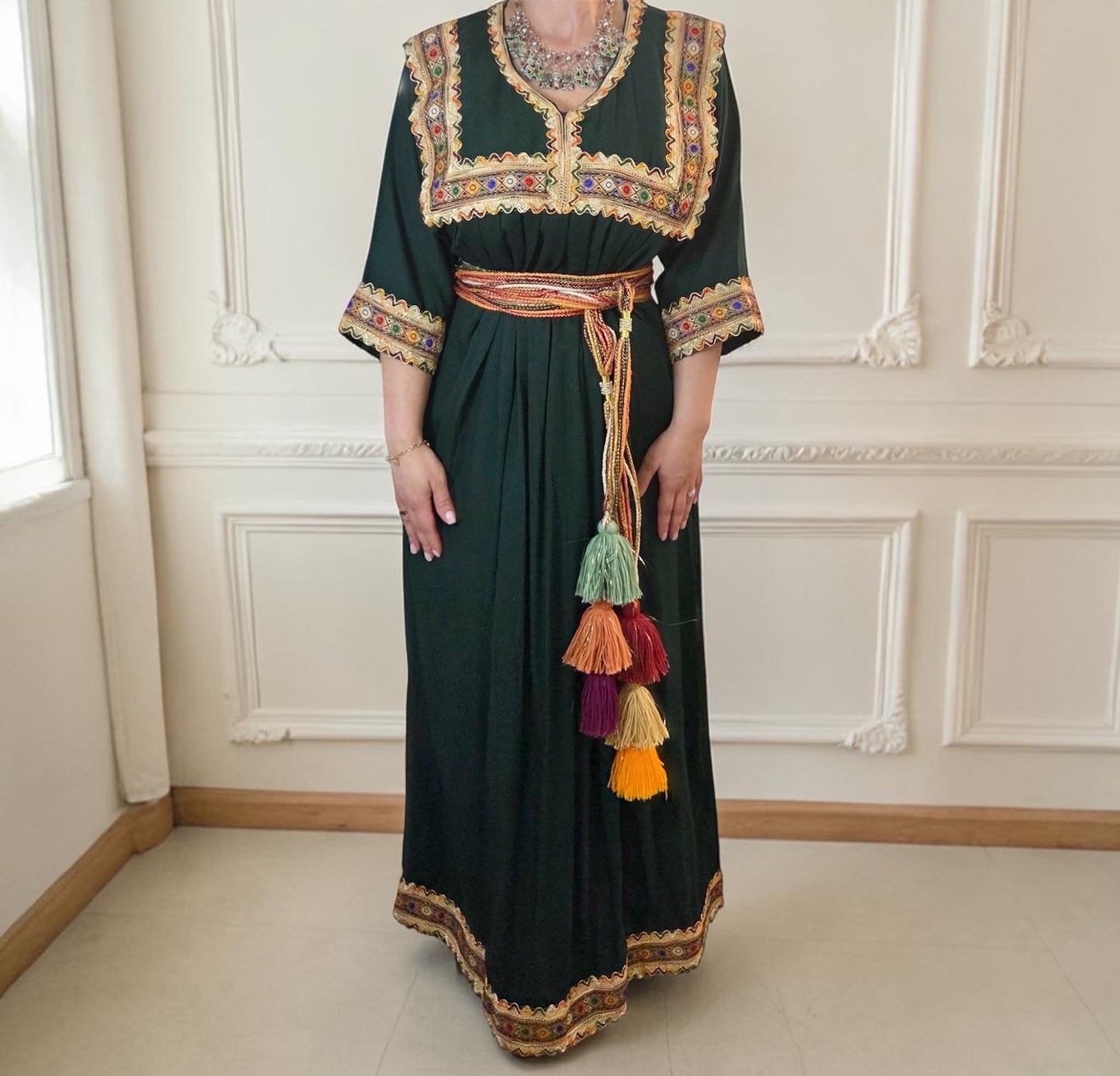 Robe kabyle verte – simple, traditionnelle et élégante