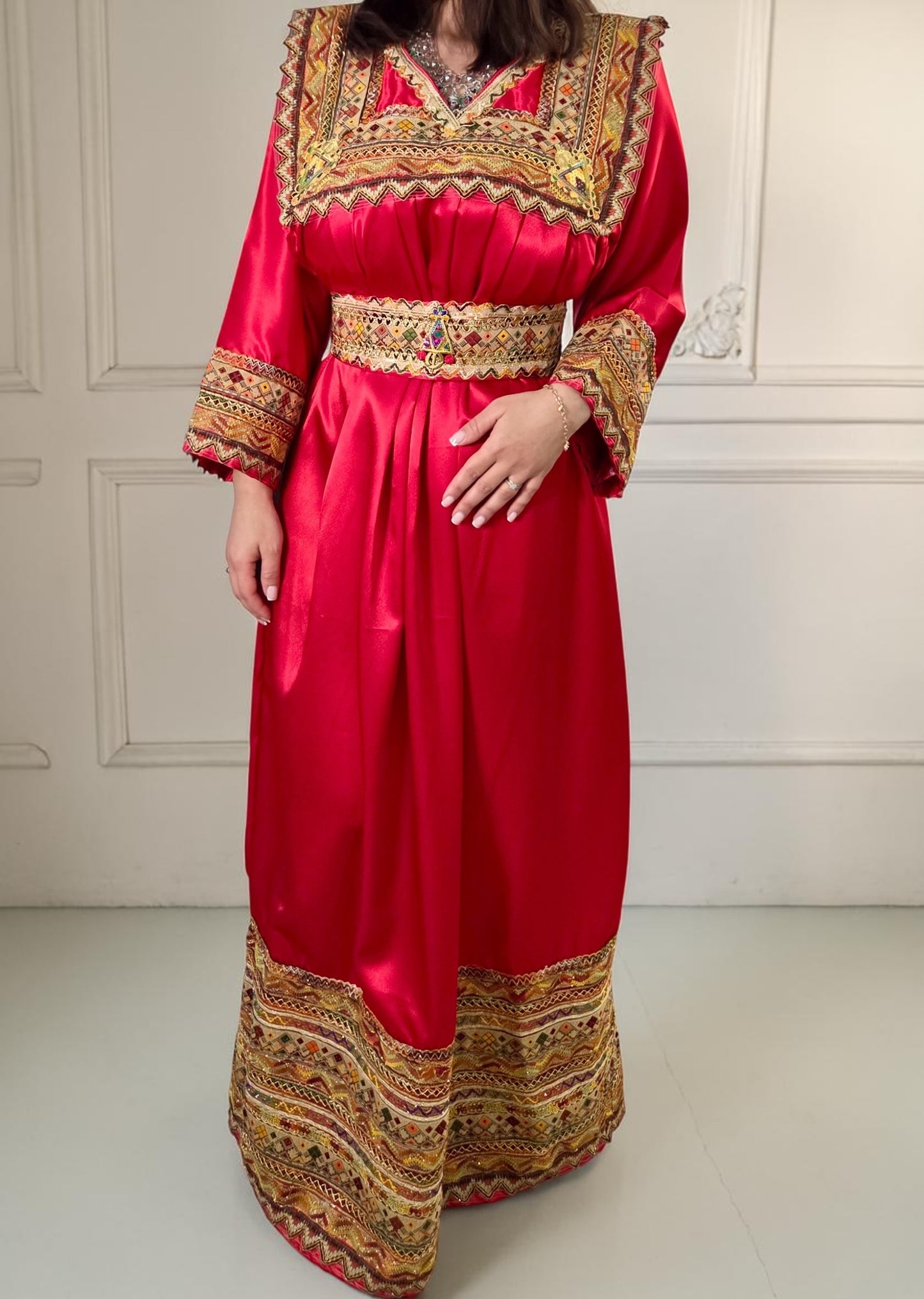 Robe kabyle rouge - robe traditionnelle élégante