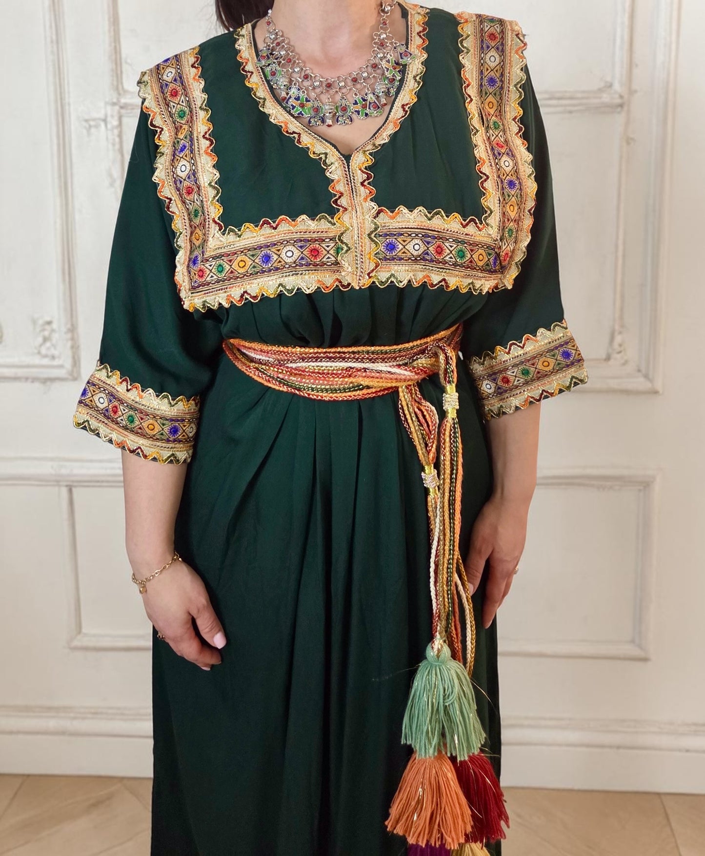 Robe kabyle verte – simple, traditionnelle et élégante